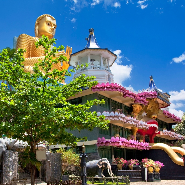 Dambulla Gold buddha statue