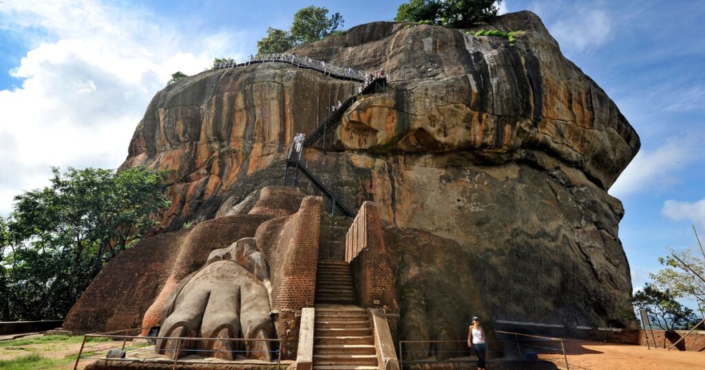 sigiriya lion rock entrance