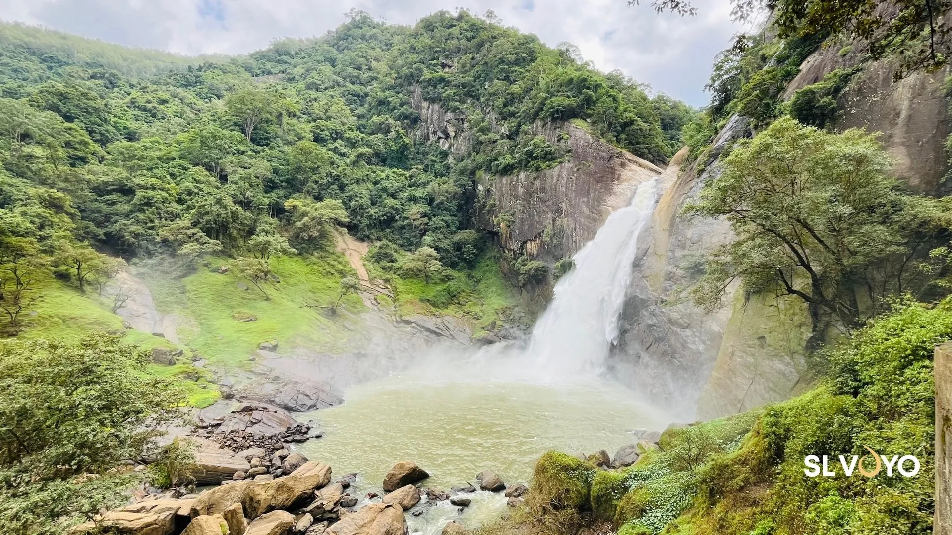 Dunhinda Falls near Badulla with mist rising from the waterfall base