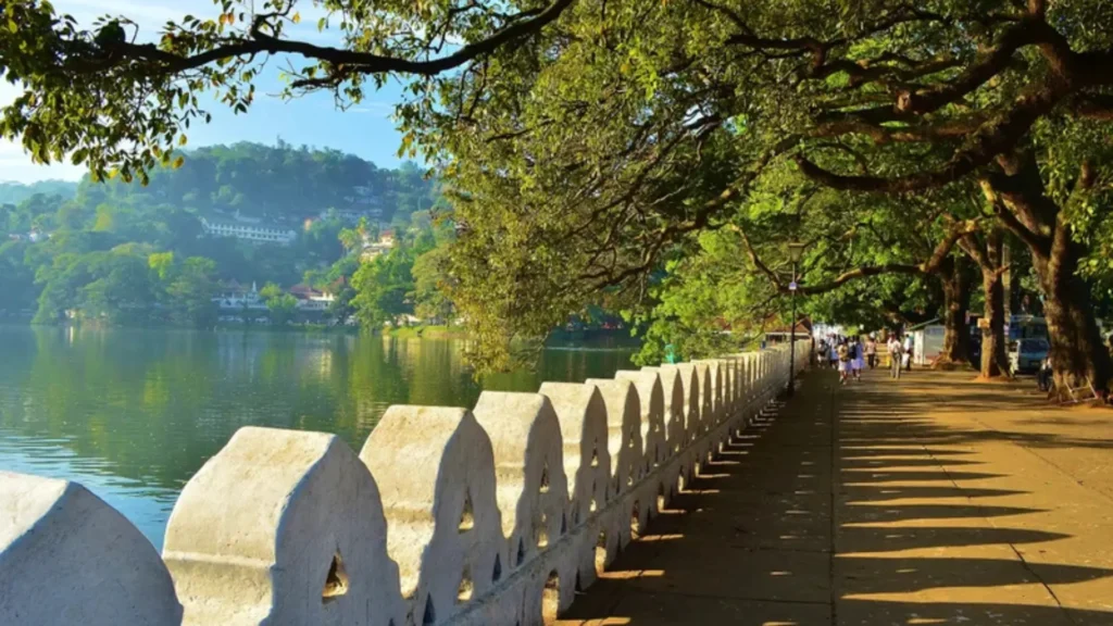 Kandy Lake scenic view