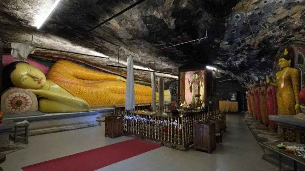 Ridee Viharaya cave shrine