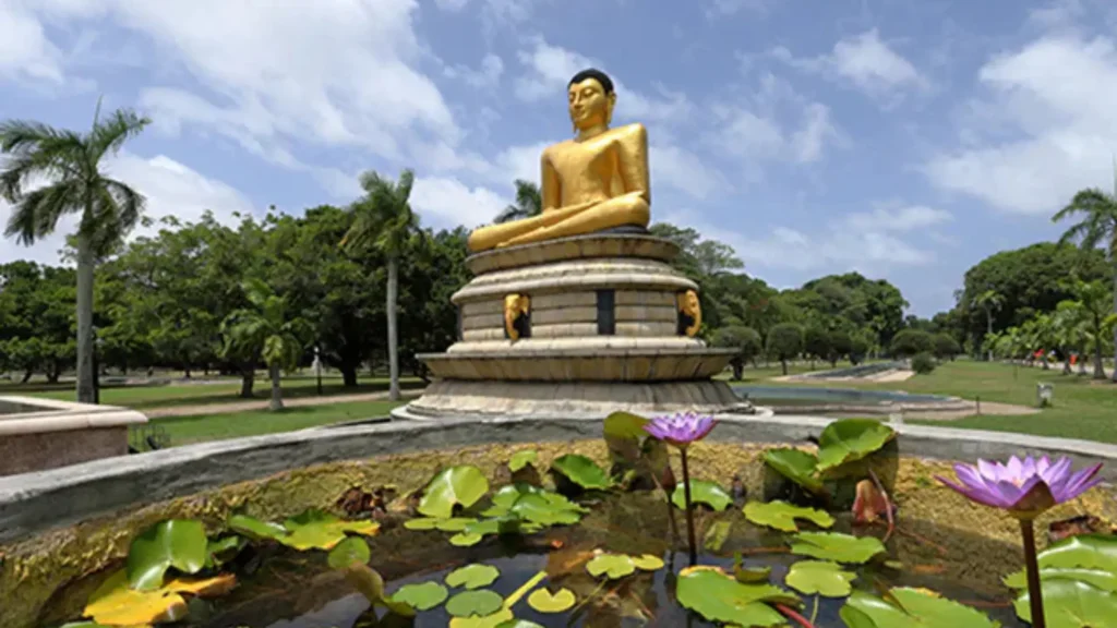 Viharamahadevi park budhdha statue