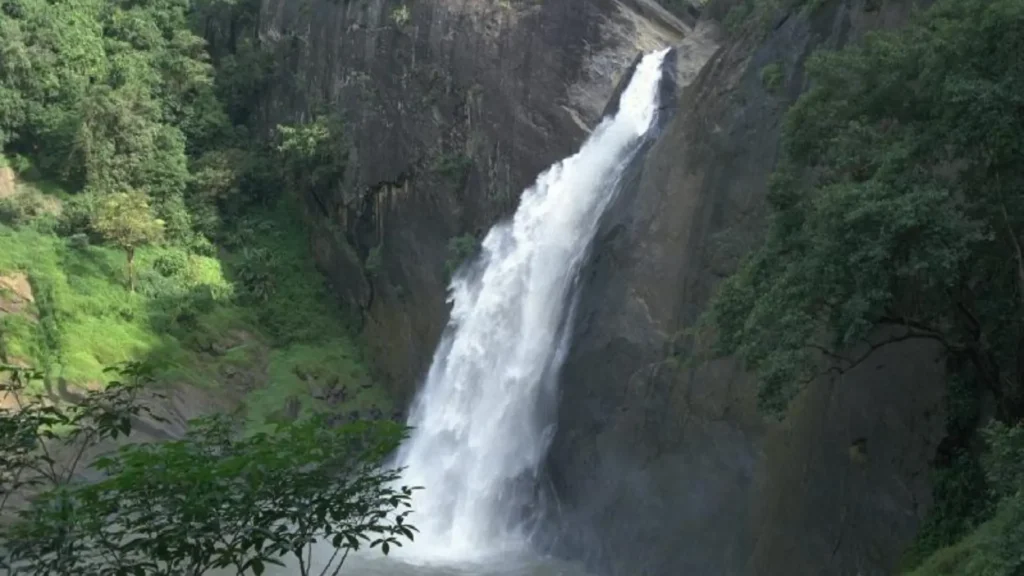 Dunhinda falls