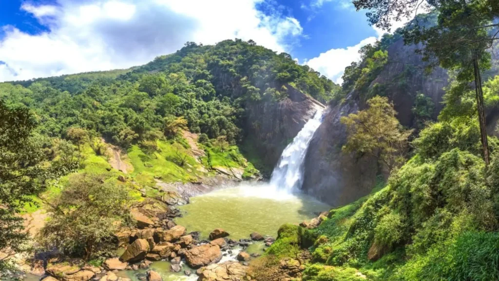 dunhinda waterfall